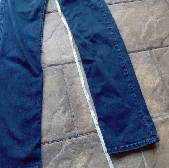 Hollister Dark Wash Size 3 short - Picture 4 of 8